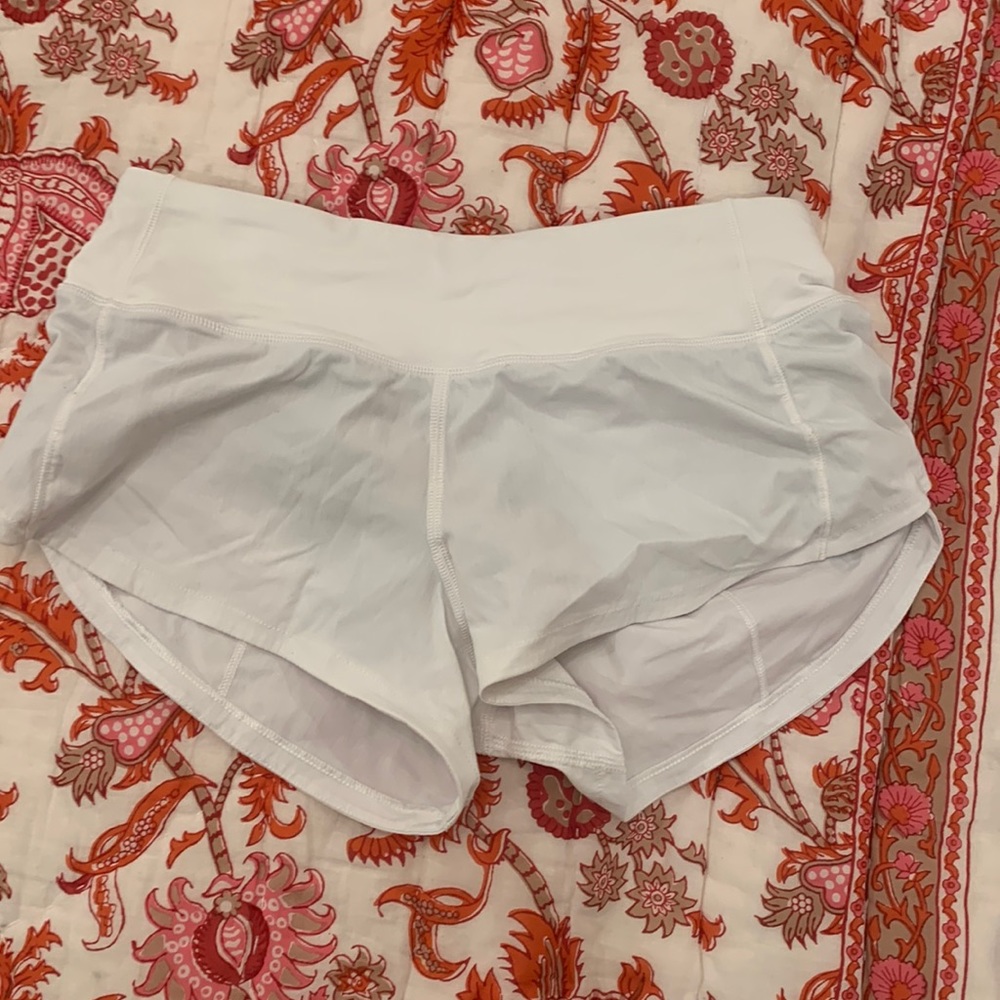 WHITE LULULEMON SPEED UP SHORTS 2.5” SIZE 0 ONLY WORN ONCE
